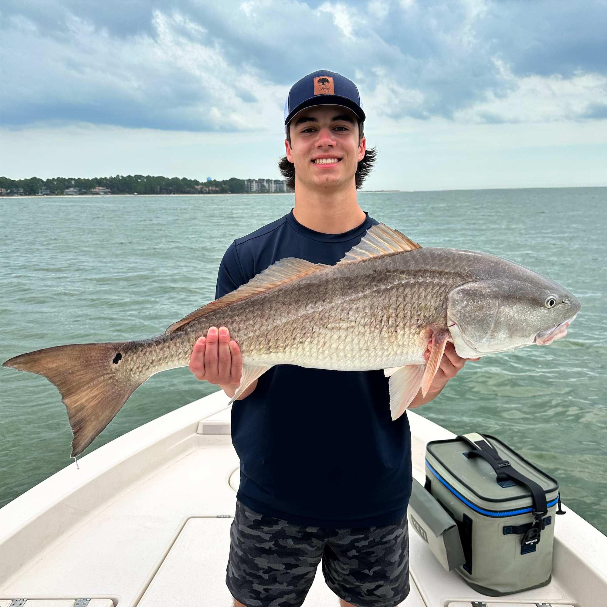 Highlight reel from the last few days! Lots of variety of species inshore and so nice to see some sharks and big bull redfish moving in nearshore! 🔥